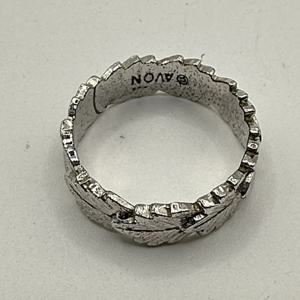 Avon Silver Tone Leaf Band Ring Size 5.5 Vintage Textured Design